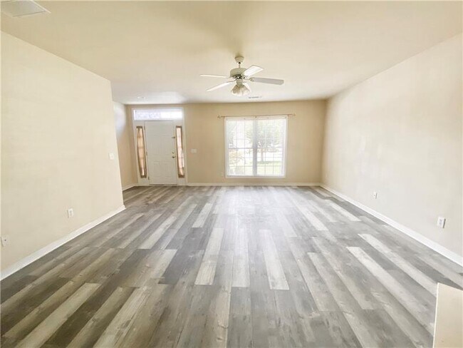 Building Photo - 4510 Parkview Walk Dr
