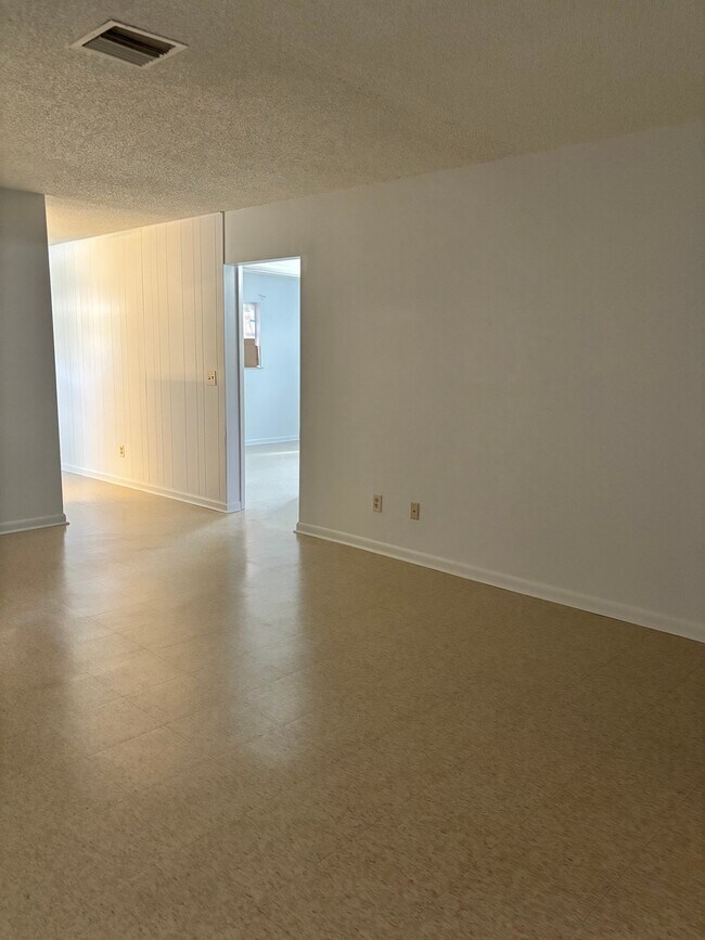 Foto del edificio - 8398 SE Pine Cir