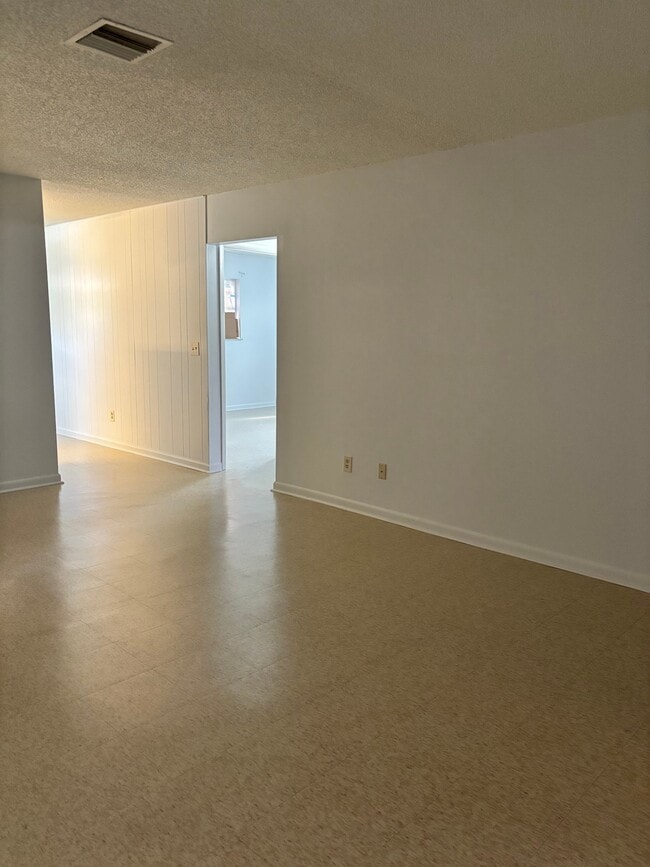 Photo - 8398 SE Pine Cir (Hobe Sound, FL) Apartment