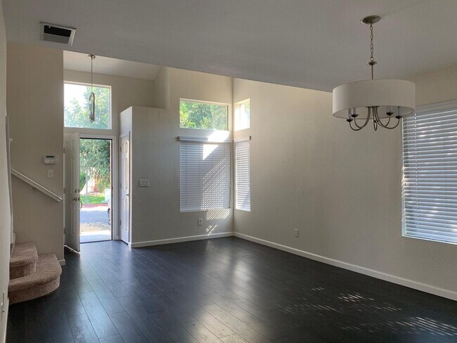 Foto del edificio - 3019 Angeloni Pl