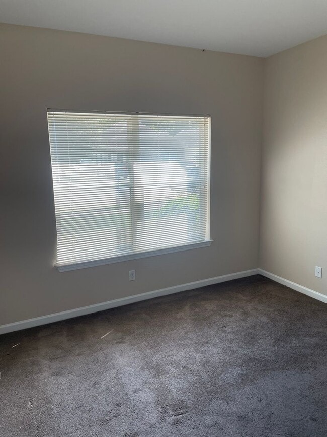 Foto del edificio - 9327 Cedar Ct