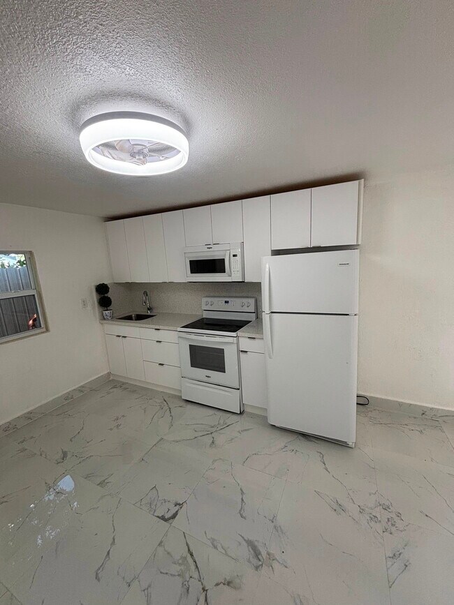 Foto del edificio - 1250 NW 192nd Terrace