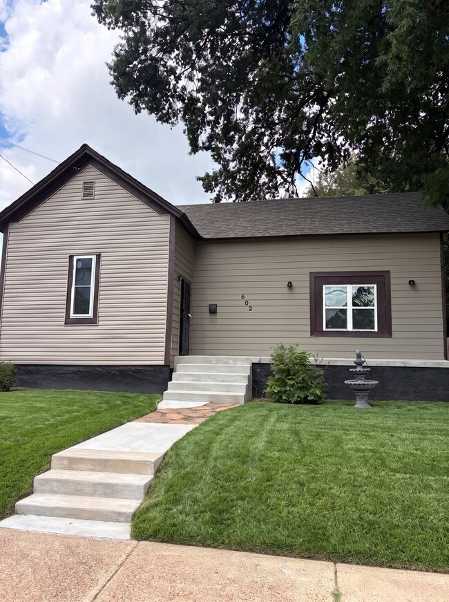 Photo - 602 E McLemore Ave House