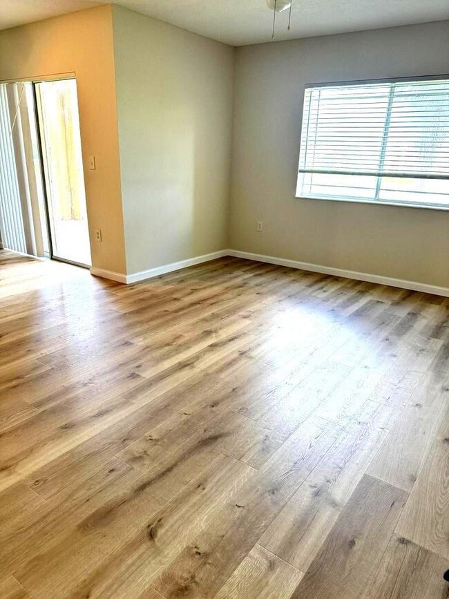 Foto del edificio - 251 SW Palm Dr