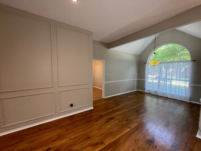 Building Photo - 1818 Haydenbend Cir