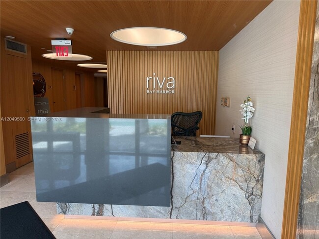Foto del edificio - 9400 W Bay Harbor Dr