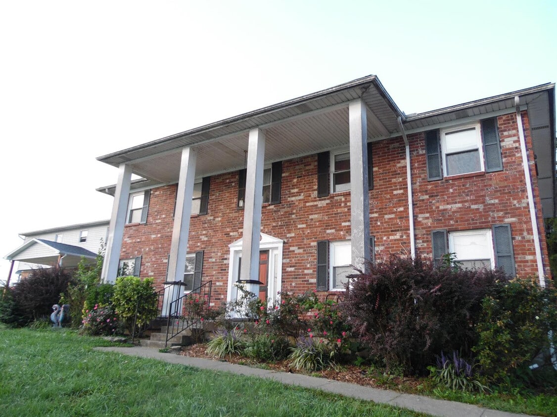 1511 Steadmantown Ln Unit 1, Frankfort, KY 40601 Room for Rent in