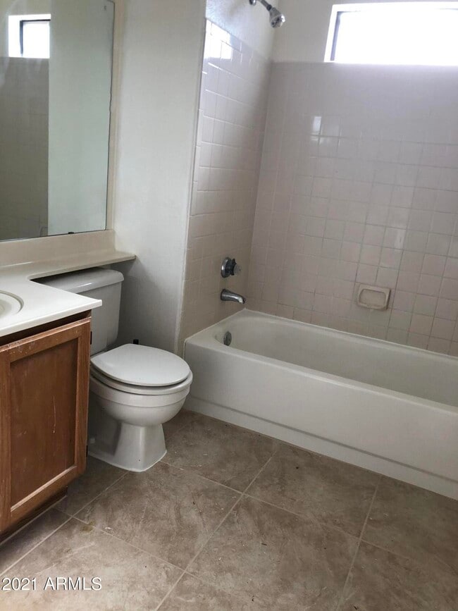 Building Photo - 4424 E Tanglewood Dr