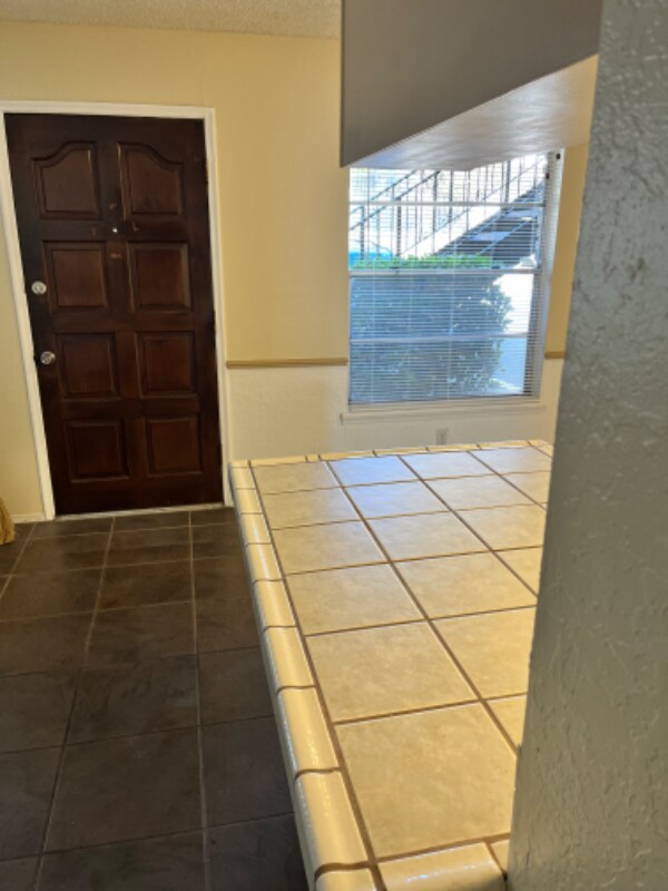 Foto del edificio - 6700 Escondido Dr