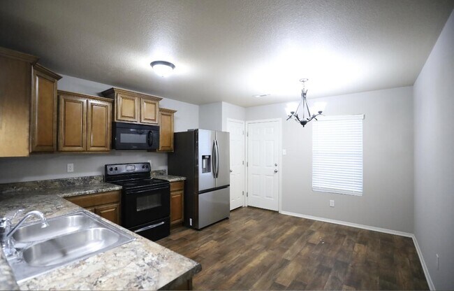 Foto del edificio - 3809 Remington Dr