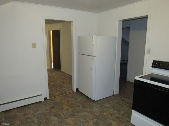Building Photo - 2 br, 1 bath Triplex - Valley Acres #3