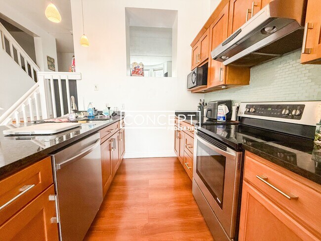 Building Photo - 22 Hayden St