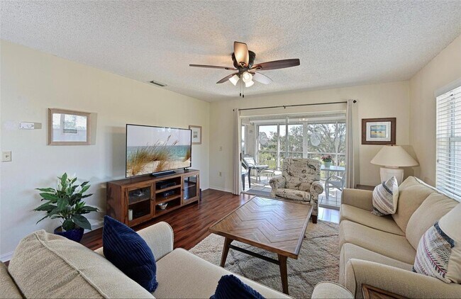 Foto del edificio - 6501 Stone River Rd