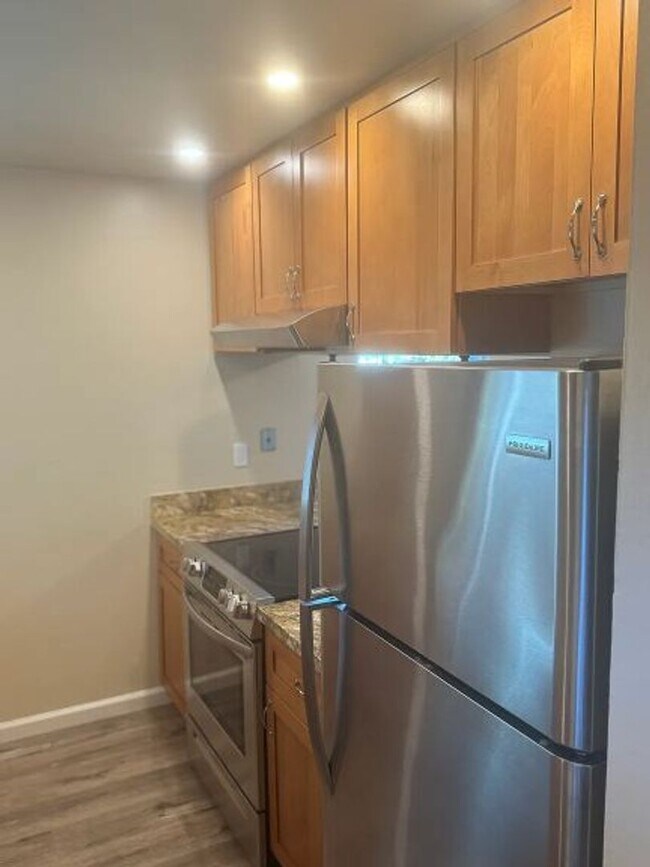 Foto del edificio - Lovely and Updated 2 Bedroom Beauty in Ple...
