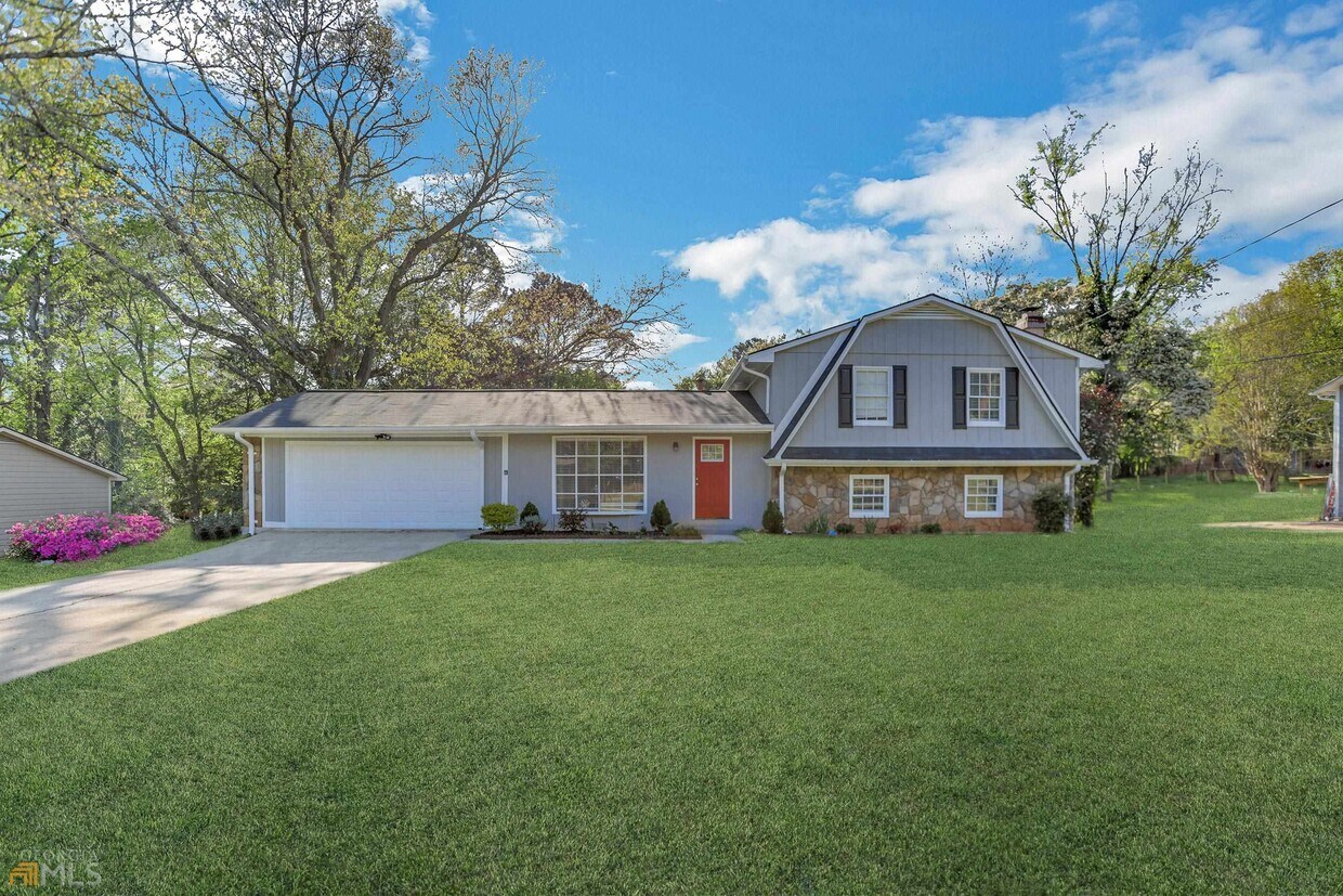 Primary Photo - 447 Rock Meadow Dr
