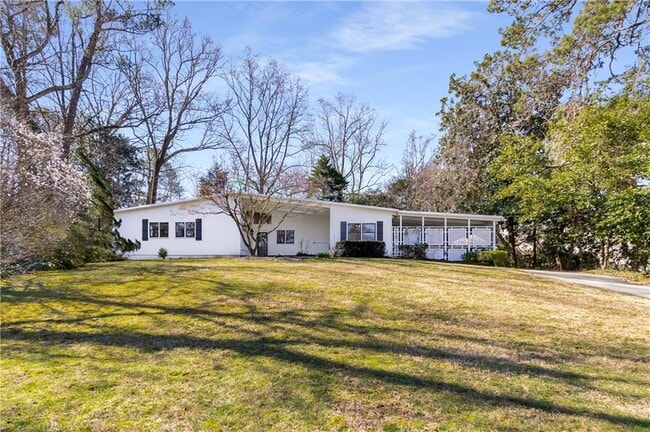 Building Photo - 130 Putnam Cir NE