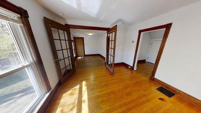 Building Photo - 1218 W Huron St