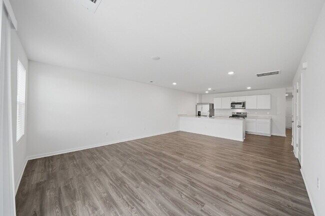 Foto del edificio - Modern Comfort in a Peaceful Newton Community This newly built 3-bed, 2.5-bath townhome blends mo...