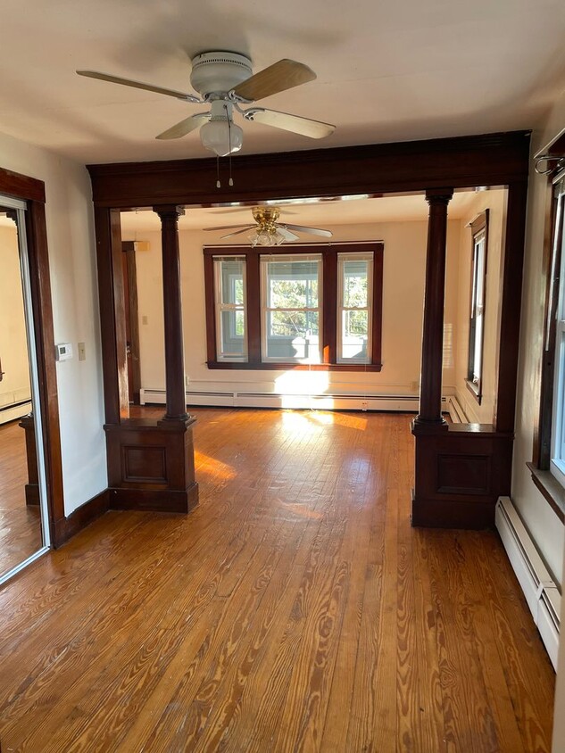 2BR/1BA, WD Hookups, Parking! - 2BR/1BA, WD Hookups, Parking!