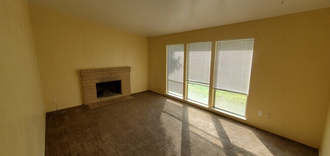 Foto del edificio - 3532 Granby Dr