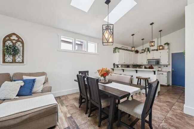 Foto del edificio - 2483 Cherry Hills Dr