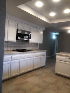 Building Photo - DESERT KNOLLS 3 BEDROOM HOME WITH LARGE RV...