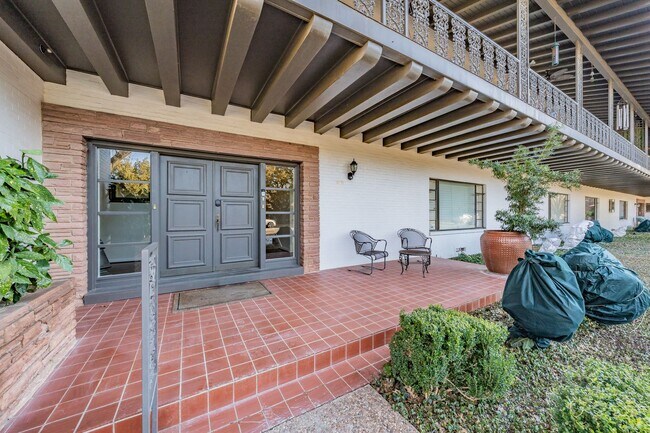 Foto del edificio - 2-bedroom, 2-bath condo located in the highly desirable Ridglea North neighborhood.