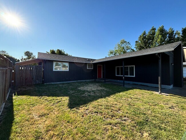 Foto del edificio - Charming 4-bedroom, 1-bathroom Home!