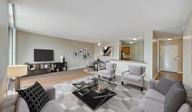 Large open living room - 2200 Grace