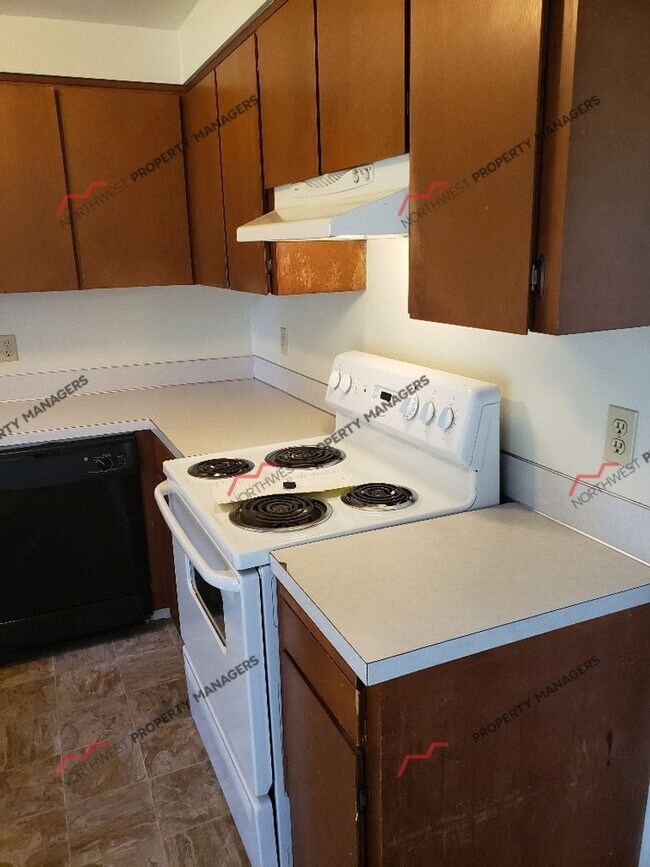 Building Photo - STATUS: AVAILABLE | R14 |  $1795