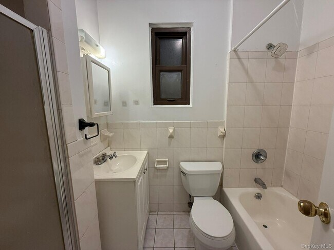 Foto del edificio - 189-30 37th Ave