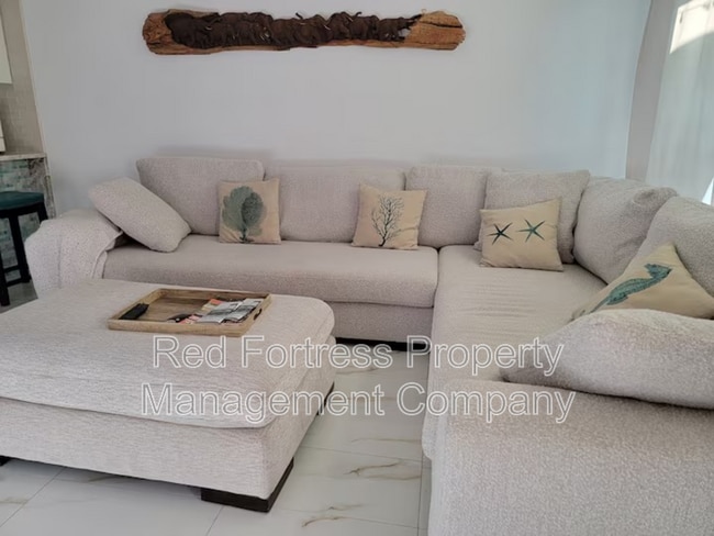 Building Photo - 4465 Little Hickory Rd