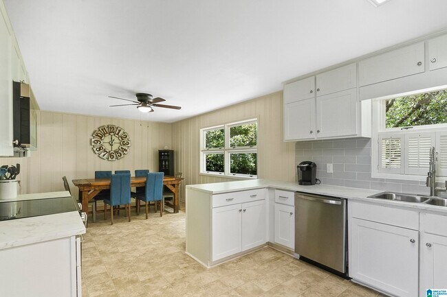 Building Photo - 9 Rhonda Dr