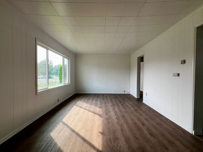 Building Photo - 806 S 15th Ave