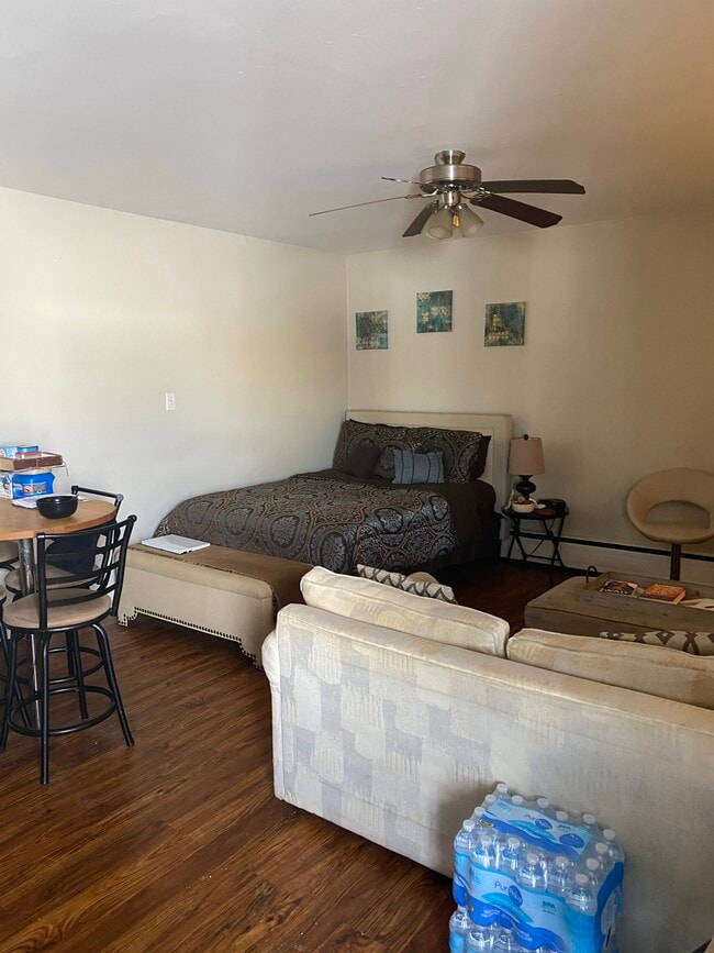 910 W Euclid Ave, Arlington Heights, IL 60005 Apartments in Arlington