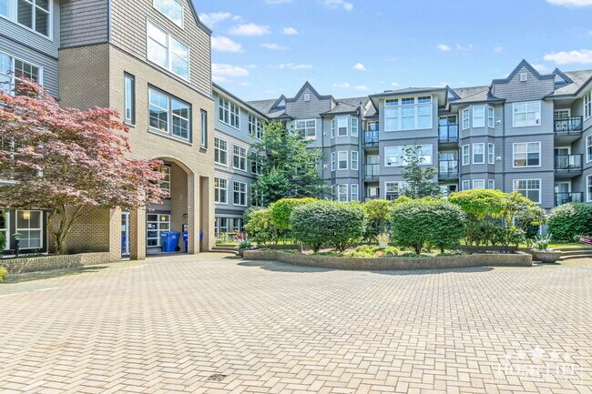 Photo du bâtiment - Recently Renovated 2 Bed + 2 Bath Home in the Heart of Langley City