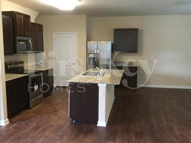 Building Photo - 473 Lake Ridge Ln