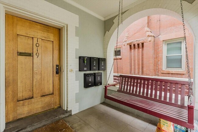 Foto del edificio - 1019 N Clarkson St
