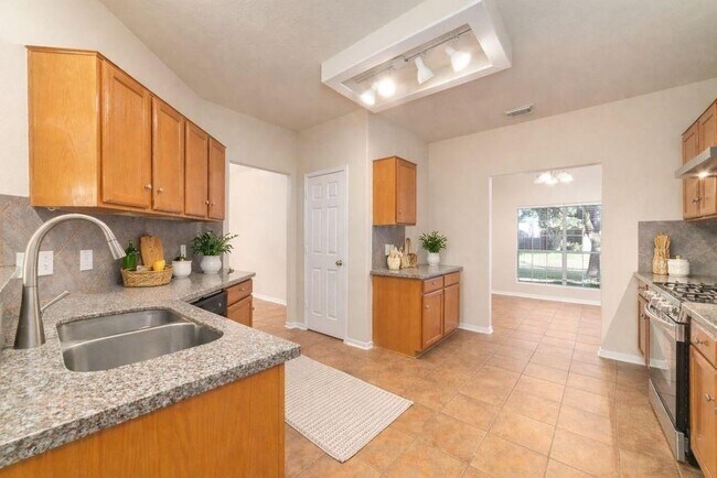 Foto del edificio - 18315 Grove Brook Ln