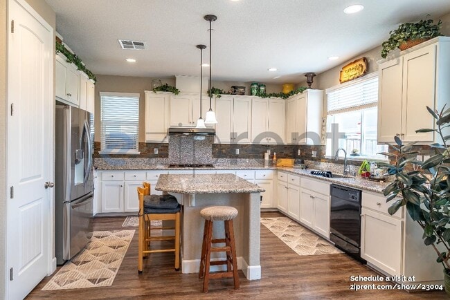 Building Photo - 707 Razorbill St