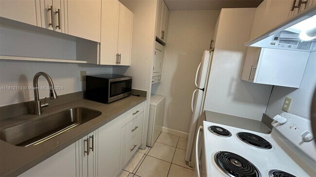 Foto del edificio - 11484 Royal Palm Blvd