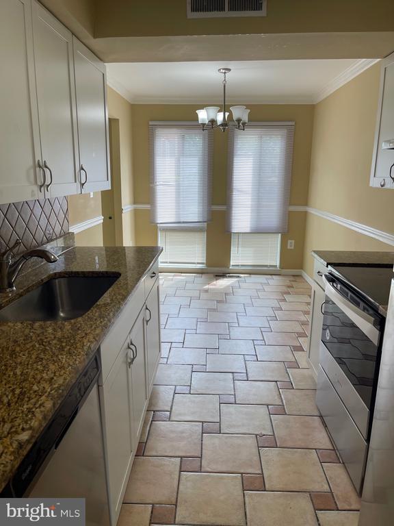 Foto del edificio - 7223 Millcrest Terrace