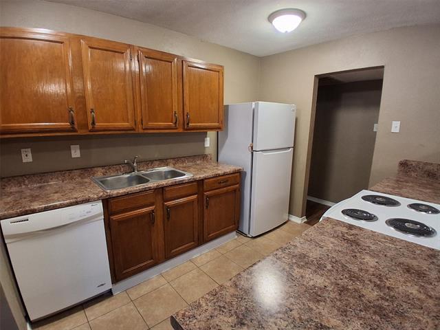 Building Photo - 553 Hanover Dr