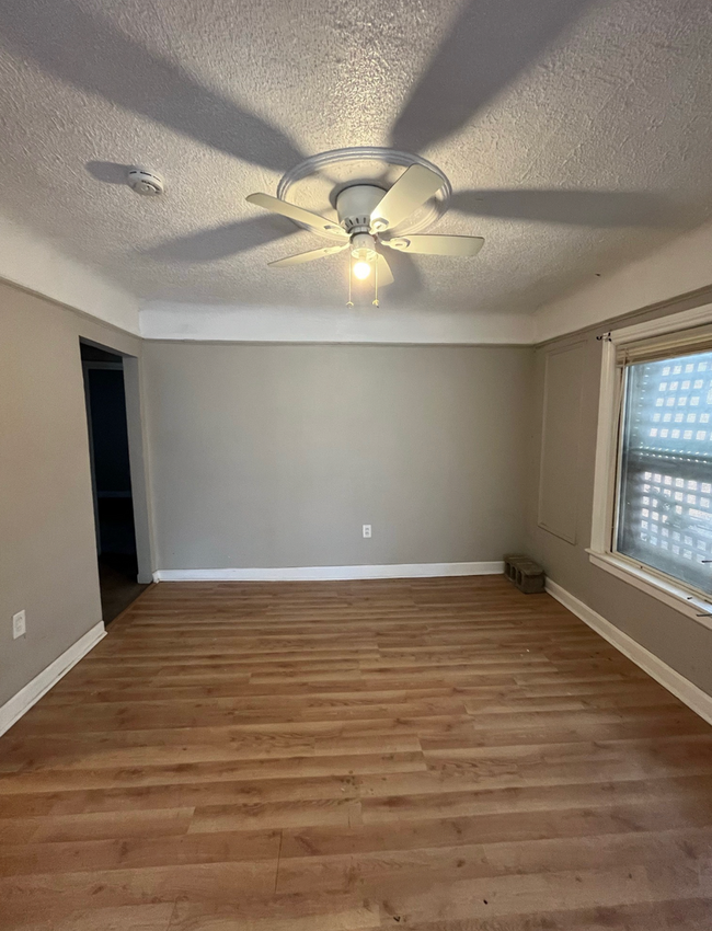 Foto del edificio - 16143 Cheyenne St