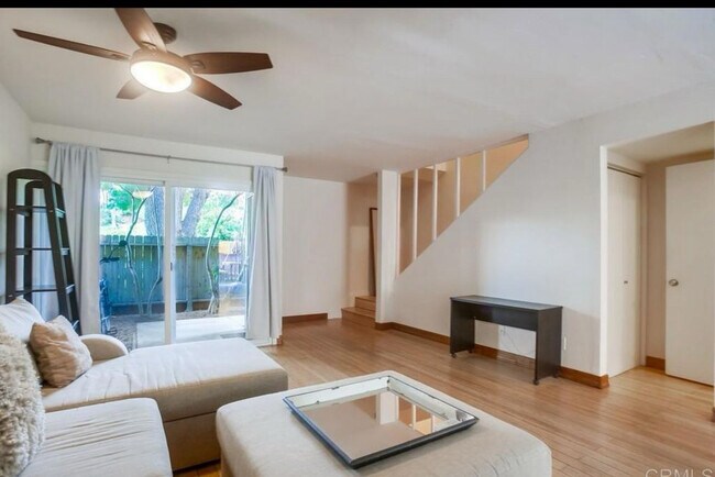Foto del edificio - 802 Regal Rd
