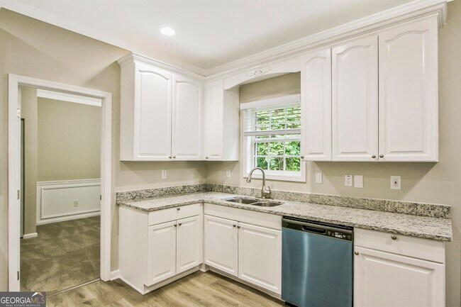 Building Photo - 2930 Hampton Pl