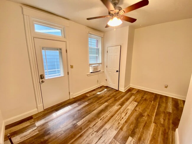 Foto del edificio - PRE LEASE FOR 2025 Awesome 5 Bed/2 Bath on...