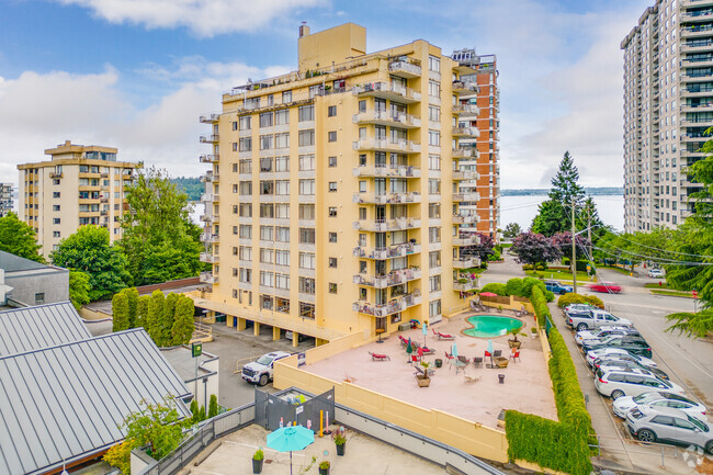 Building Photo - Highgate House