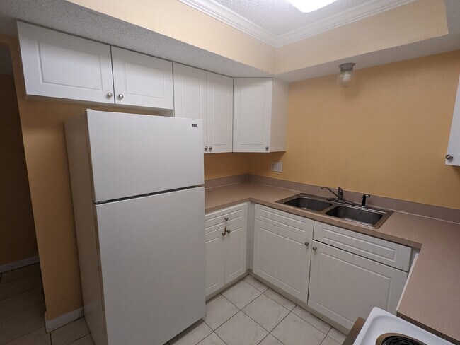 Building Photo - 6619 La Mirada Dr W