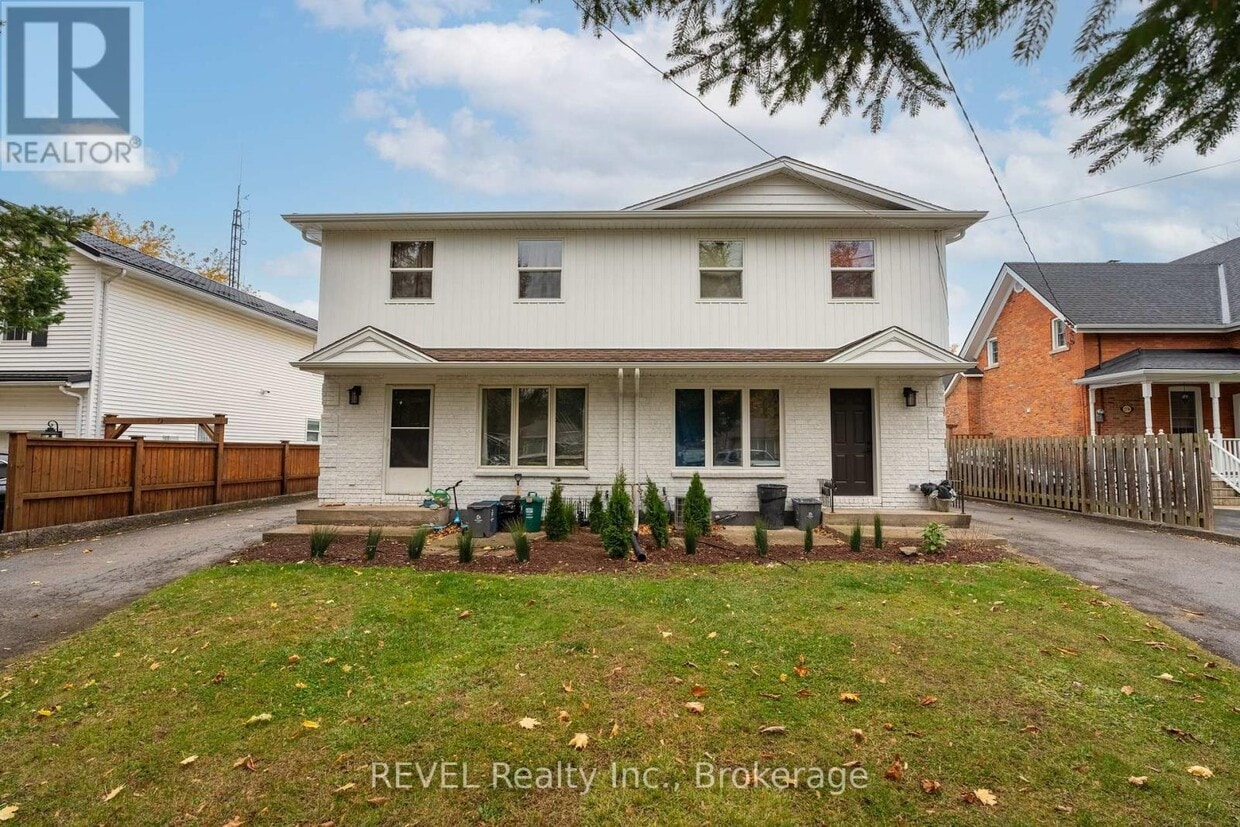 Building Photo - 1372 Haist St